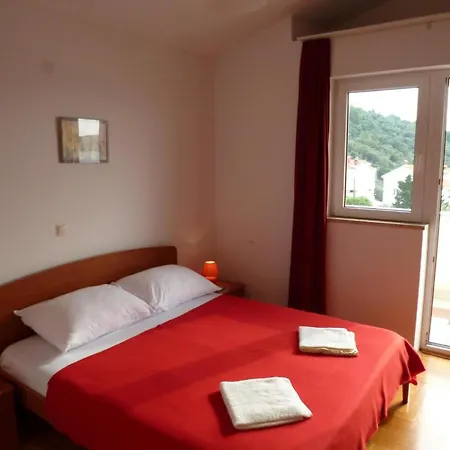In Barbat Mit Terrasse Und Grill Apartment