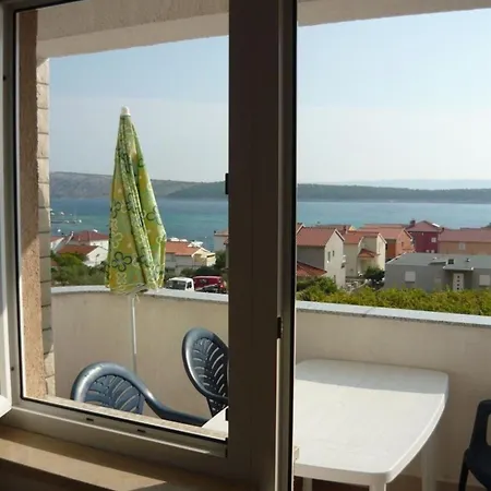 In Barbat Mit Terrasse Und Grill Apartment